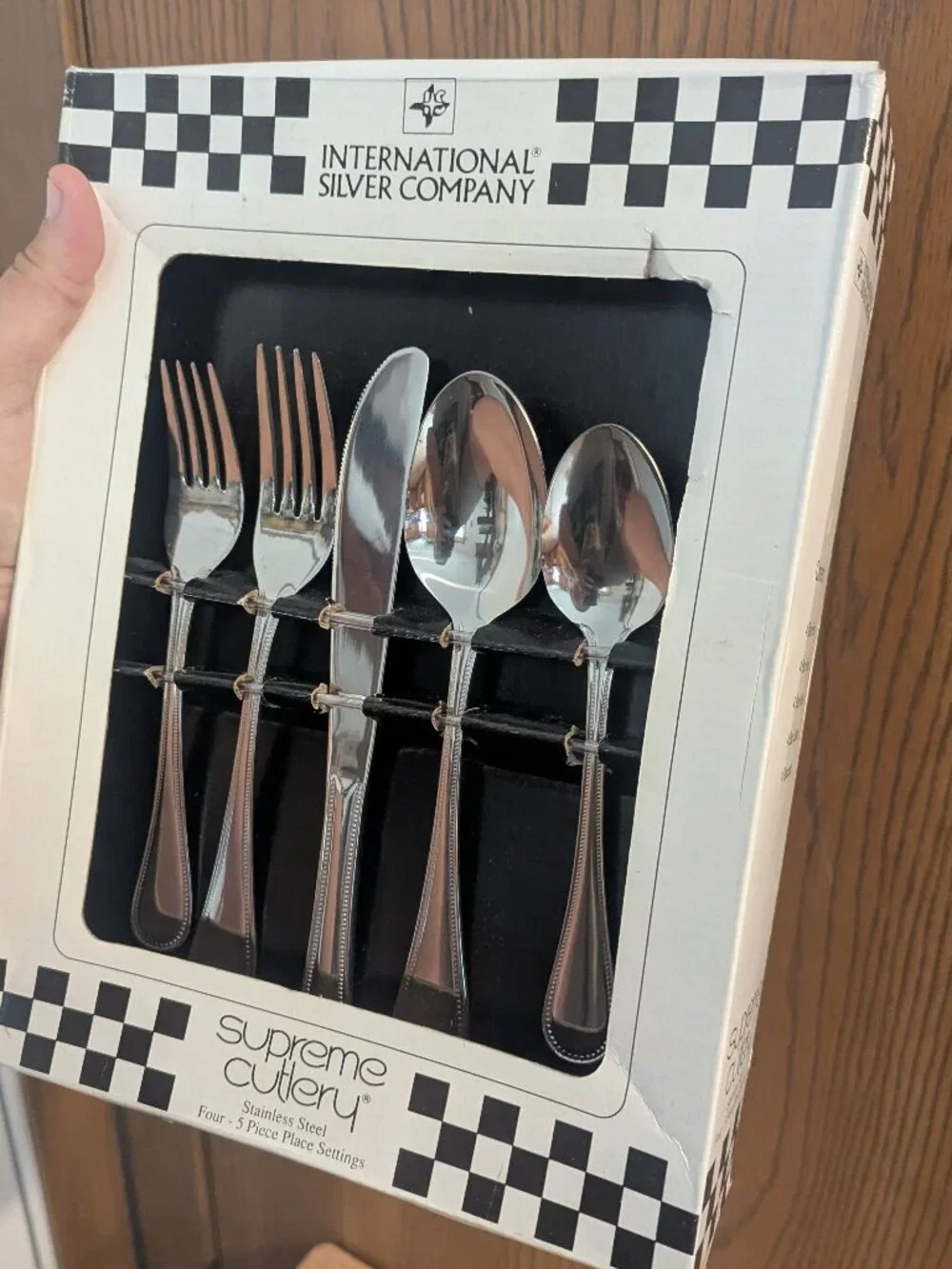 New 20 Piece International Silver Co Stainless Flatware Cutlery Set VTG Serves 4